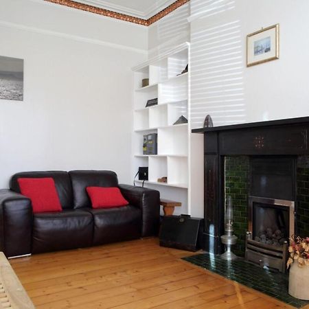 Central And Spacious 2 Bedroom Flat With Garden Edinburgh Bagian luar foto