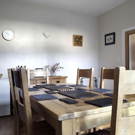 Central And Spacious 2 Bedroom Flat With Garden Edinburgh Bagian luar foto