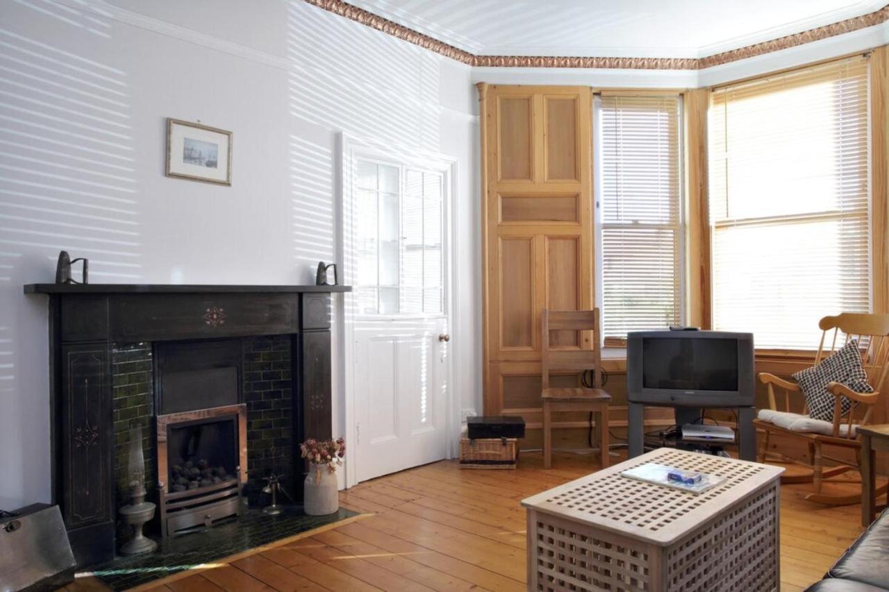 Central And Spacious 2 Bedroom Flat With Garden Edinburgh Bagian luar foto