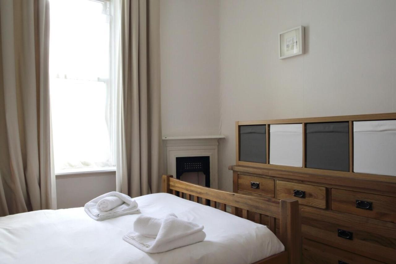 Central And Spacious 2 Bedroom Flat With Garden Edinburgh Bagian luar foto